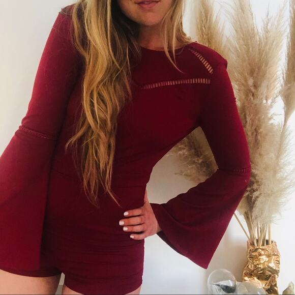 TCEC Deep Red Maroon Cutout Bell Long Sleeve Zip Pockets Shorts Romper Small - Picture 4 of 6